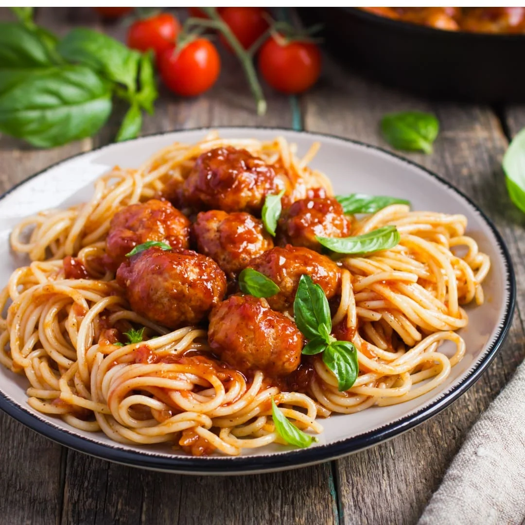spaghetty-pasta-with-meatballs-and-tomato-sauce-picture-id510685112